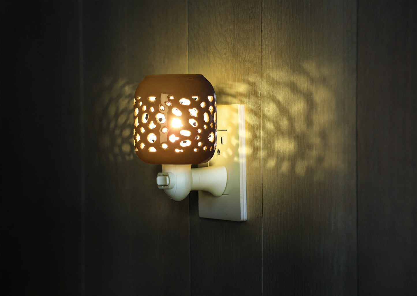 Grey Plug-In Oil Warmer + 5mL Peppermint Oil