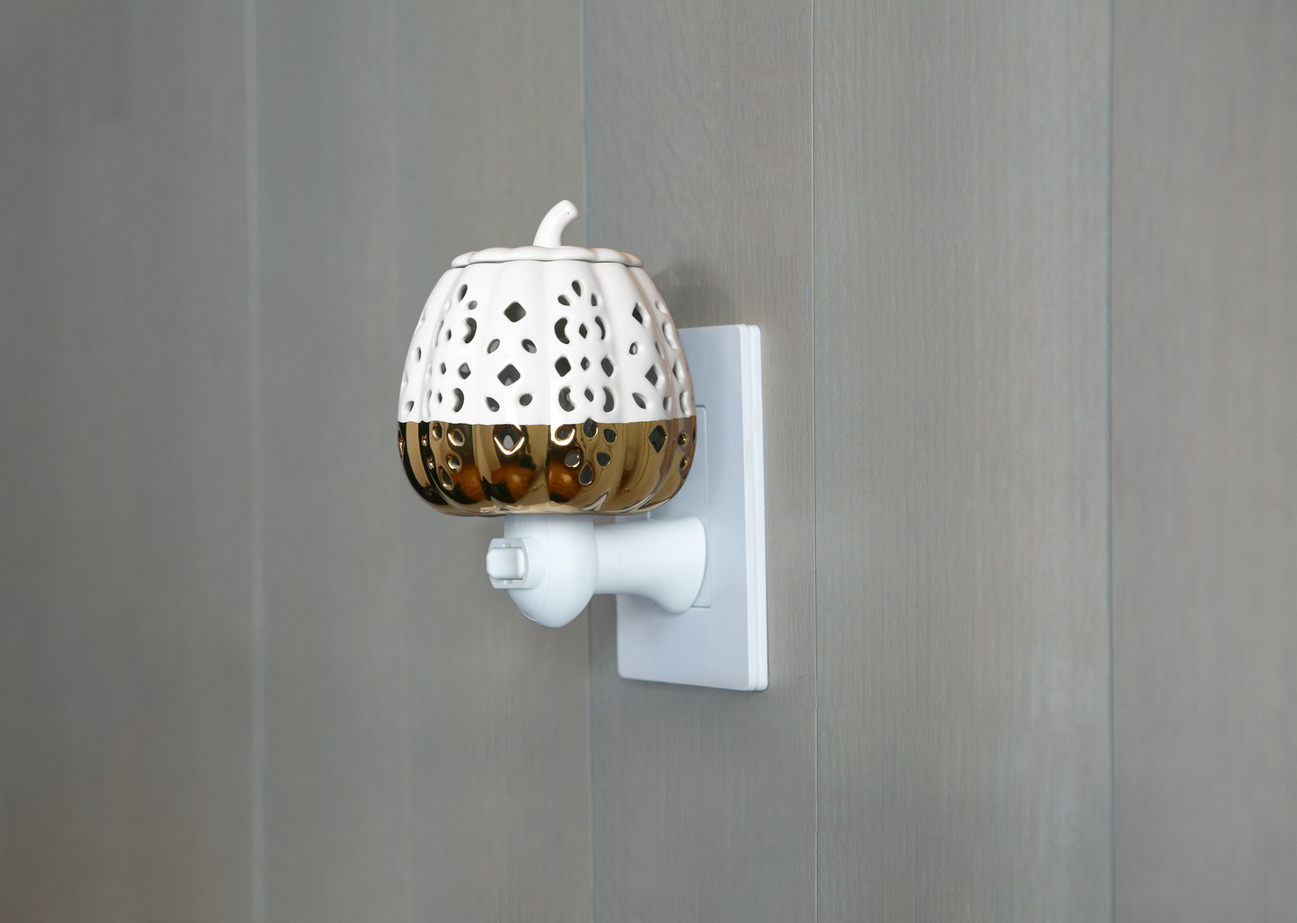 Gold-Dipped Pumpkin Plug-In Oil Warmer + 5mL Pumpkin Oil