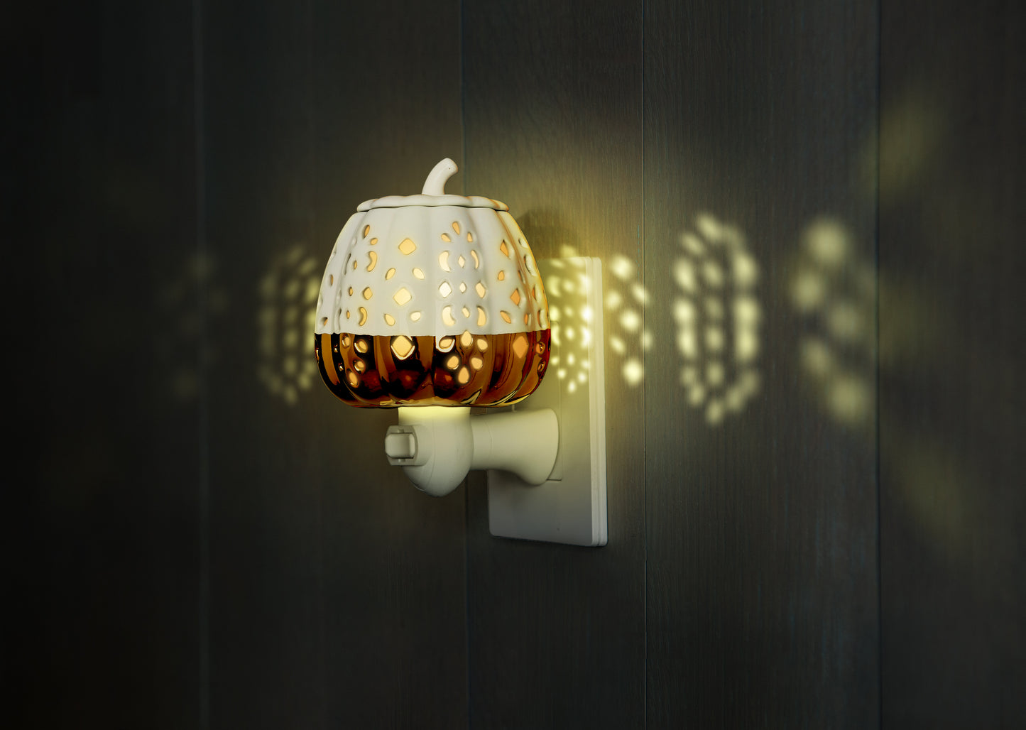 Gold-Dipped Pumpkin Plug-In Oil Warmer + 5mL Pumpkin Oil